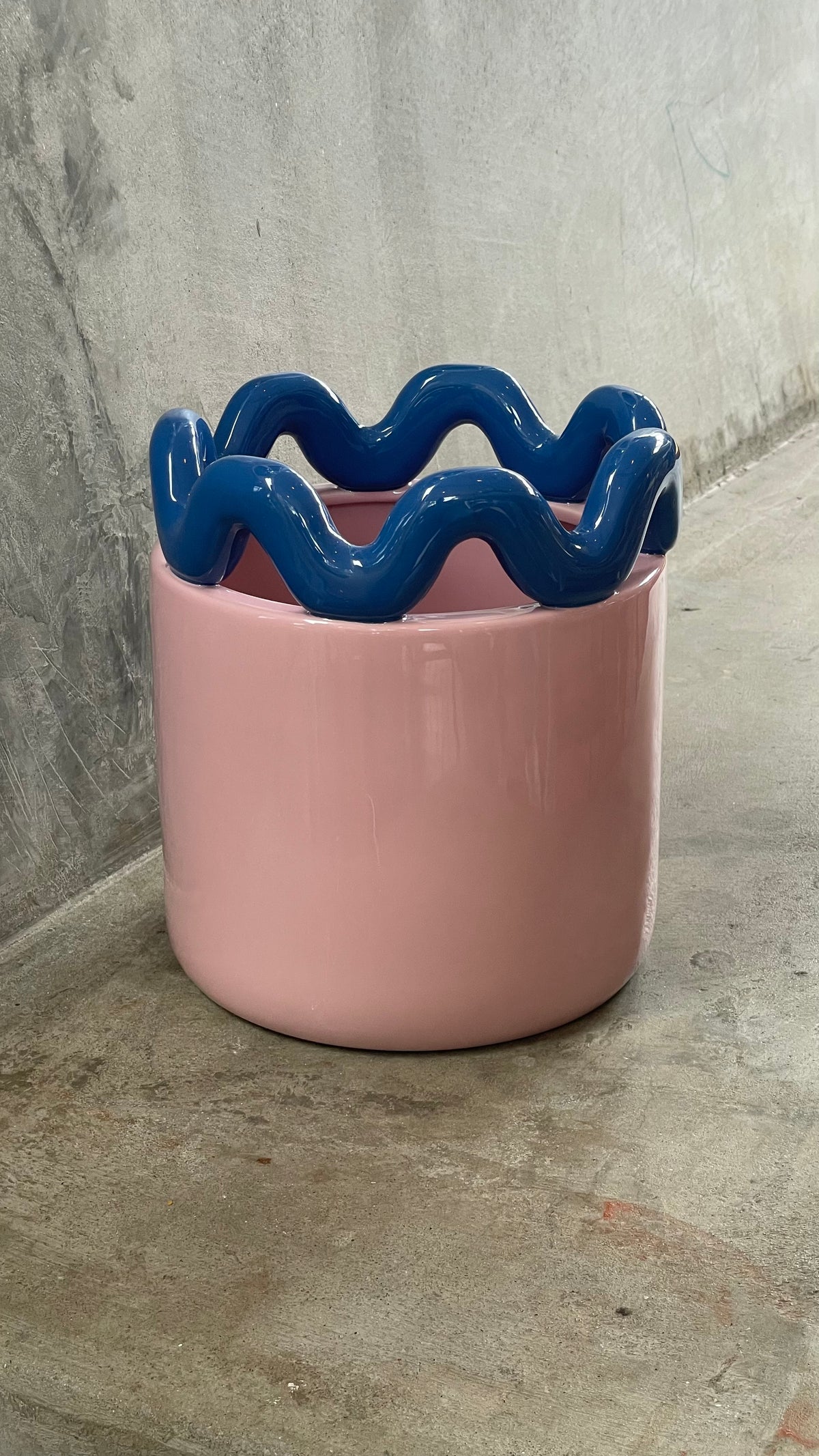 Planter sway pink