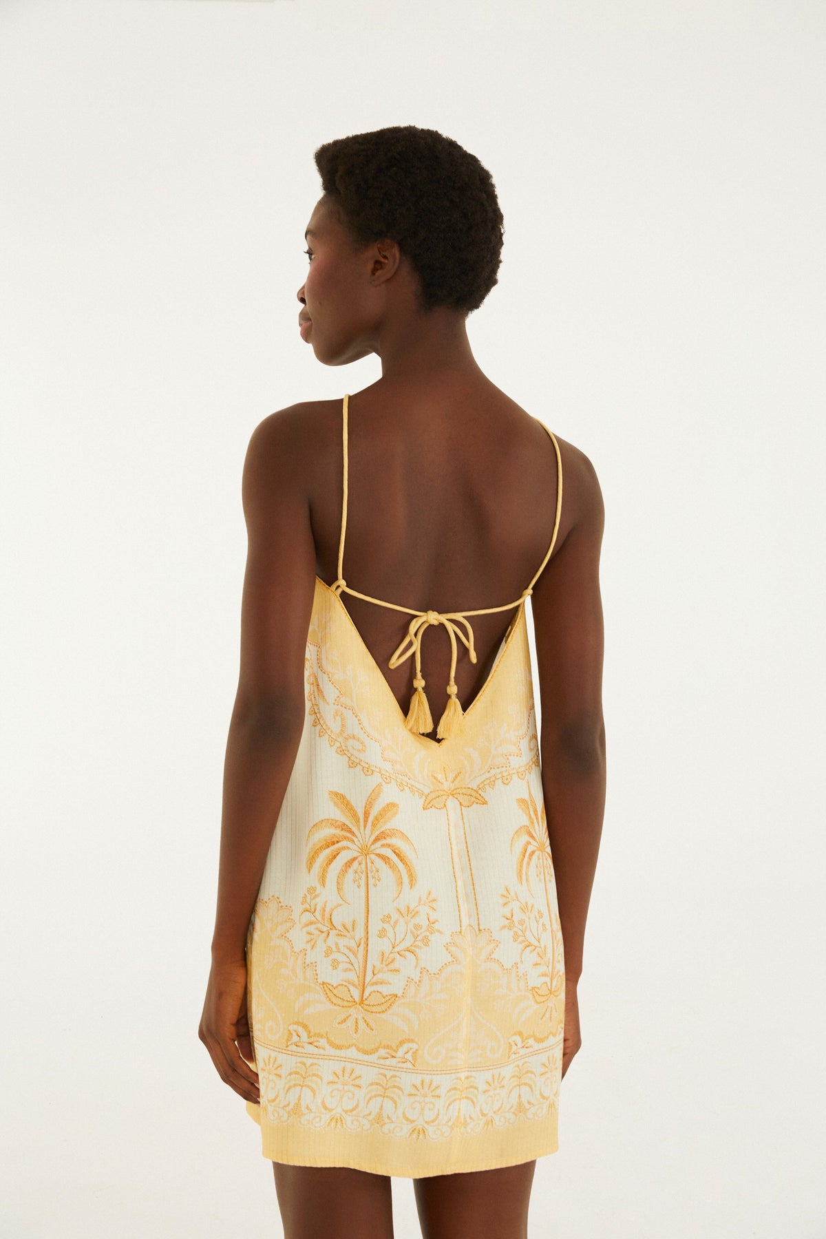 Vestido Corto Estampado Paisaje Tropical