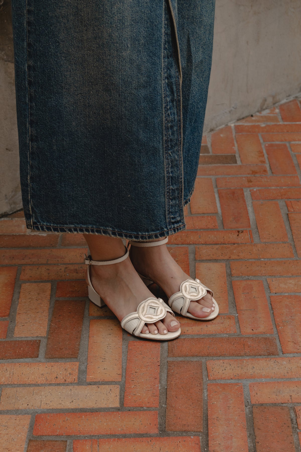 Pili off white