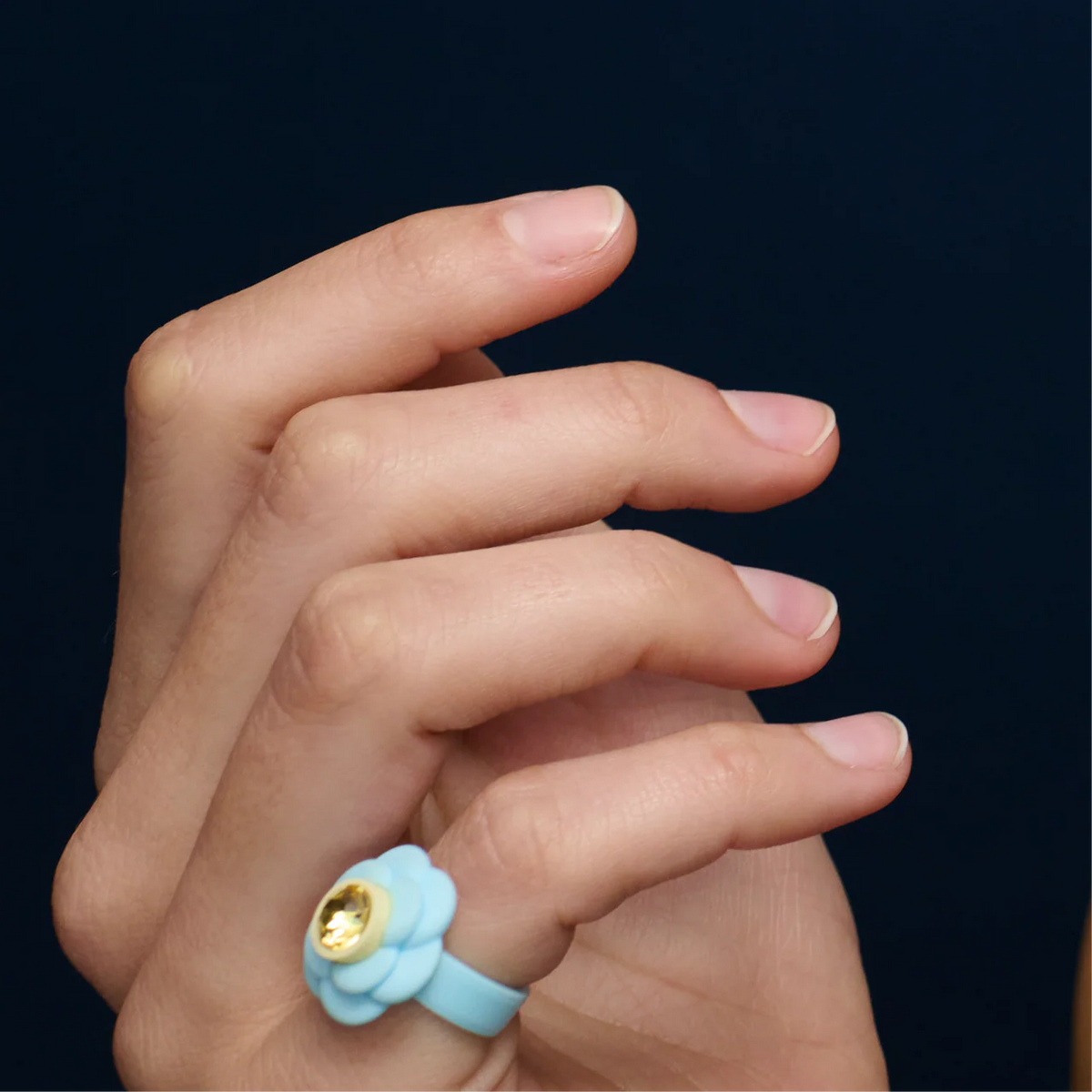 MINI CAMELIA PINKY RING